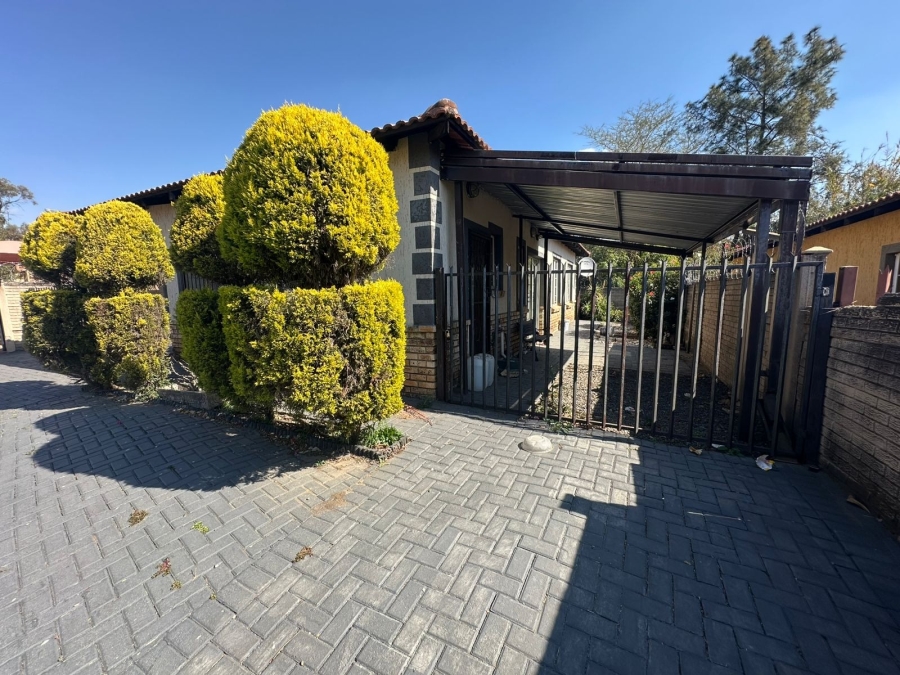3 Bedroom Property for Sale in Waterval East North West